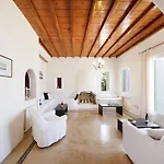 Villa In Mykonos Near Agios Sostis